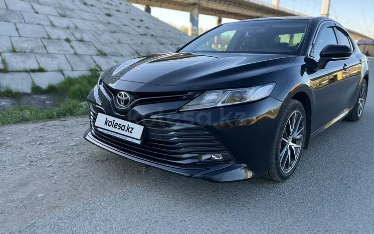 Toyota Camry 2019 года за 12 000 000 тг. в Семей