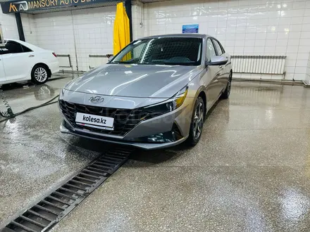 Hyundai Elantra 2021 года за 10 900 000 тг. в Астана – фото 2