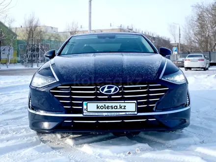 Hyundai Sonata 2021 года за 13 300 000 тг. в Астана – фото 2