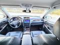 Toyota Camry 2014 года за 10 000 000 тг. в Актобе – фото 2