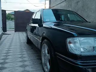 Mercedes-Benz E 320