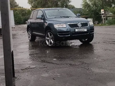 Volkswagen Touareg 2004 года за 4 900 000 тг. в Байсерке