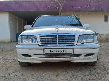 Mercedes-Benz C 200 1998 года за 2 650 000 тг. в Актау – фото 2