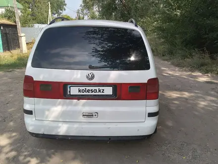 Volkswagen Sharan 2000 года за 2 100 000 тг. в Уральск – фото 2