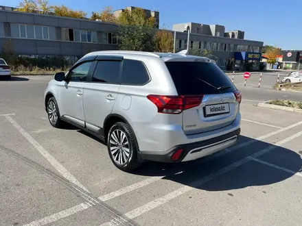 Mitsubishi Outlander 2019 года за 9 500 000 тг. в Алматы – фото 3