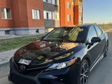 Toyota Camry 2018 года за 8 500 000 тг. в Актобе