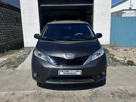 Toyota Sienna 2010 года за 9 700 000 тг. в Атырау – фото 2