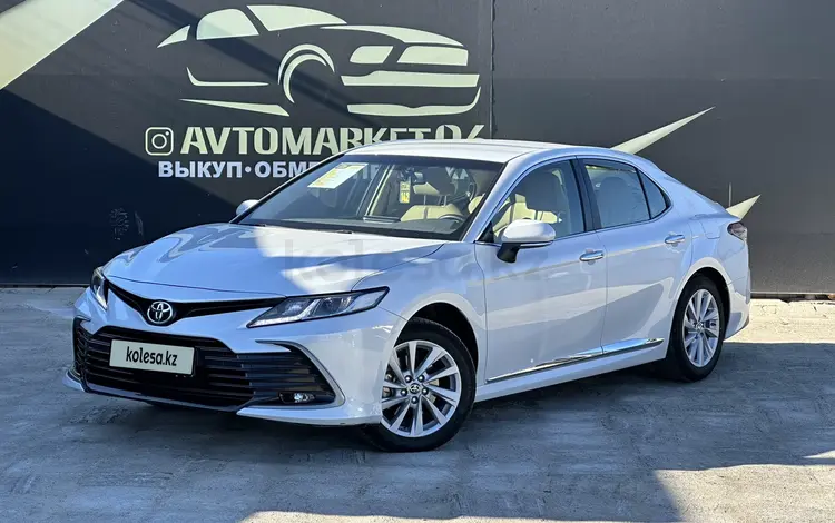 Toyota Camry 2022 года за 14 200 000 тг. в Атырау