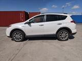Toyota RAV4 2017 года за 13 000 000 тг. в Астана – фото 2
