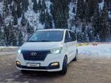 Hyundai Starex 2019 года за 12 300 000 тг. в Алматы – фото 2