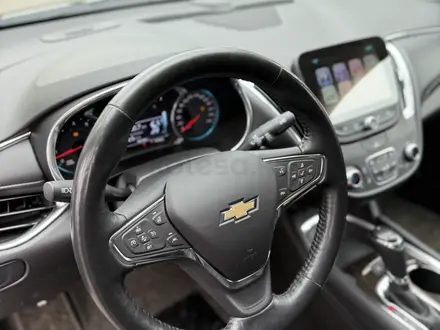 Chevrolet Malibu 2017 года за 8 450 000 тг. в Алматы – фото 24