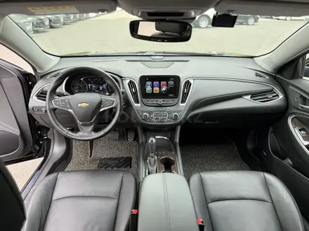 Chevrolet Malibu 2017 года за 8 450 000 тг. в Алматы – фото 48
