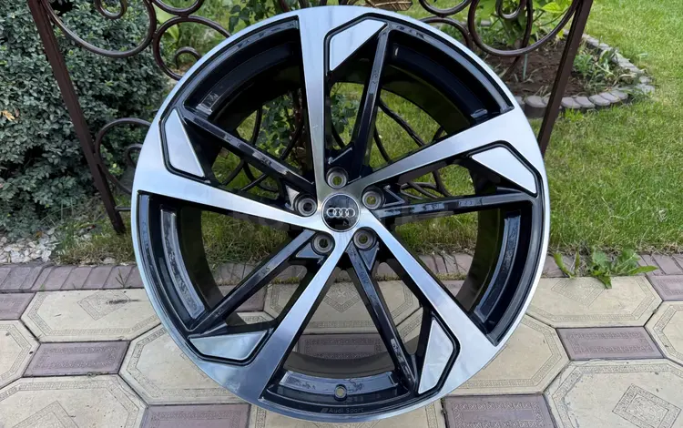 Оригинальные диски R22 на Audi Q7, SQ7, Audi Q8, Audi SQ8, Audi e-tron S за 890 000 тг. в Алматы