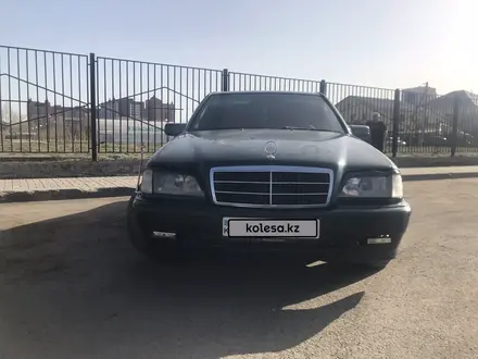 Mercedes-Benz C 180 2000 года за 2 600 000 тг. в Астана
