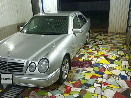 Mercedes-Benz E 230 1996 года за 2 400 000 тг. в Аулиеколь – фото 2