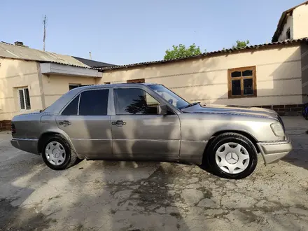 Mercedes-Benz E 200 1992 года за 850 000 тг. в Шымкент – фото 5