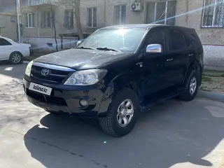 Toyota Fortuner, 2005