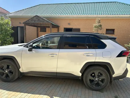 Toyota RAV4 2021 года за 23 000 000 тг. в Актобе – фото 5