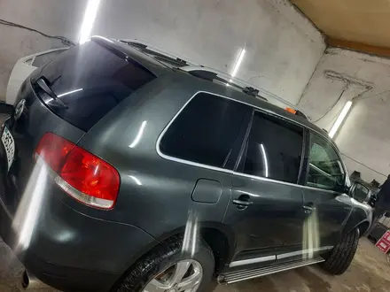 Volkswagen Touareg 2004 года за 4 684 712 тг. в Актау – фото 4