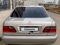 Mercedes-Benz E 200 1999 годаүшін4 200 000 тг. в Астана – фото 2