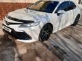 Toyota Camry 2023 года за 21 000 000 тг. в Сарыагаш – фото 2