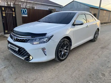 Toyota Camry 2015 года за 11 800 000 тг. в Атырау – фото 3