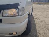 Volkswagen Caravelle 1996 годаүшін3 800 000 тг. в Семей – фото 2