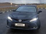 Toyota Camry 2023 года за 17 500 000 тг. в Усть-Каменогорск – фото 5