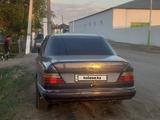 Mercedes-Benz E 200 1992 года за 900 000 тг. в Казалинск – фото 3