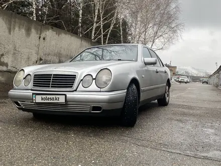 Mercedes-Benz E 240 1998 года за 2 300 000 тг. в Усть-Каменогорск – фото 2