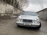Mercedes-Benz E 240 1998 года за 2 300 000 тг. в Усть-Каменогорск