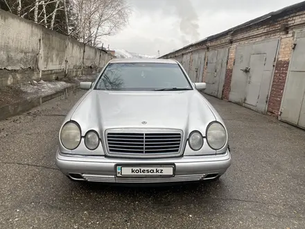 Mercedes-Benz E 240 1998 года за 2 300 000 тг. в Усть-Каменогорск – фото 3