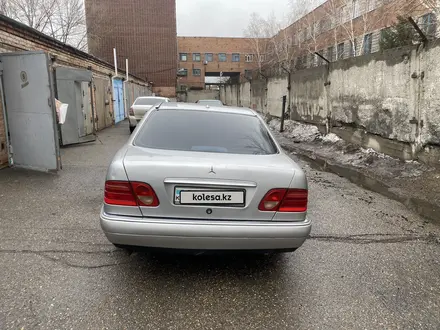 Mercedes-Benz E 240 1998 года за 2 300 000 тг. в Усть-Каменогорск – фото 8