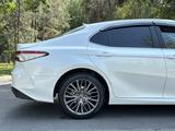 Toyota Camry 2019 года за 11 900 000 тг. в Алматы – фото 4