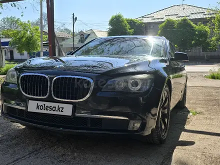 BMW 750 2009 годаүшін9 500 000 тг. в Алматы