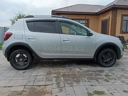 Renault Sandero Stepway 2018 года за 5 500 000 тг. в Актобе – фото 2