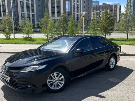 Toyota Camry 2019 года за 12 300 000 тг. в Астана – фото 2