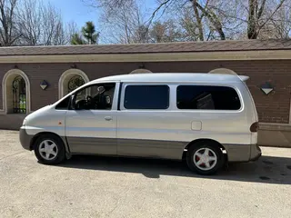 Hyundai Starex
