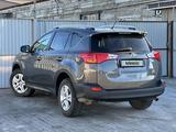 Toyota RAV4 2015 года за 11 000 000 тг. в Актобе – фото 4