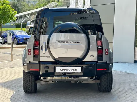 Land Rover Defender 2023 года за 54 900 000 тг. в Алматы – фото 5