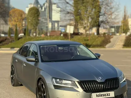 Skoda Superb 2019 года за 13 500 000 тг. в Алматы – фото 6