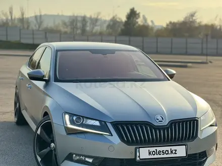 Skoda Superb 2019 года за 14 000 000 тг. в Алматы – фото 8