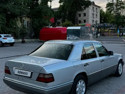 Mercedes-Benz E 220 1994 года за 2 800 000 тг. в Шымкент