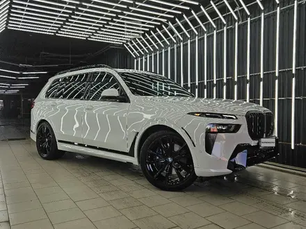 BMW X7 2022 года за 71 000 000 тг. в Астана