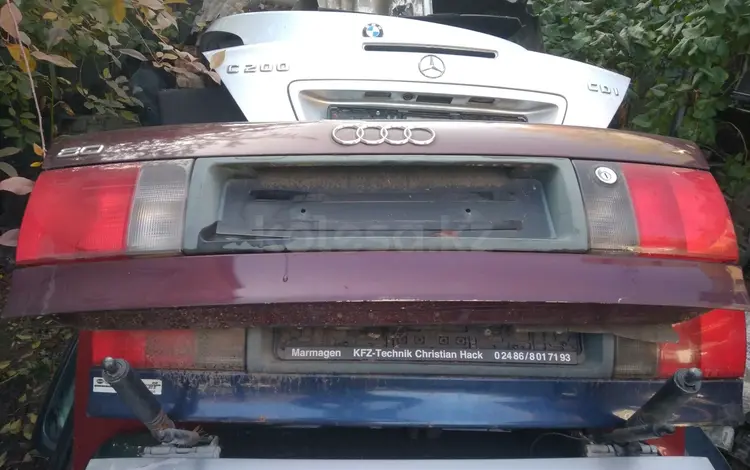 Крышка багажника Ауди 80 Б4 за 15 000 тг. в Алматы