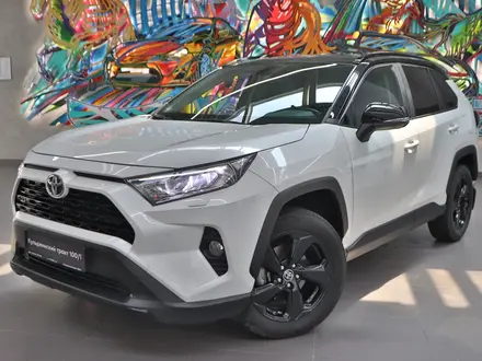 Toyota RAV4 2021 года за 16 200 000 тг. в Алматы