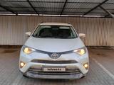 Toyota RAV4 2016 годаүшін11 700 000 тг. в Актобе