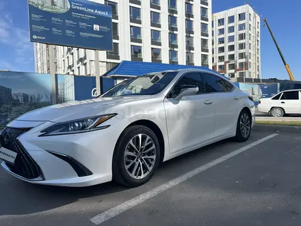 Lexus ES 250 2022 года за 20 000 000 тг. в Астана