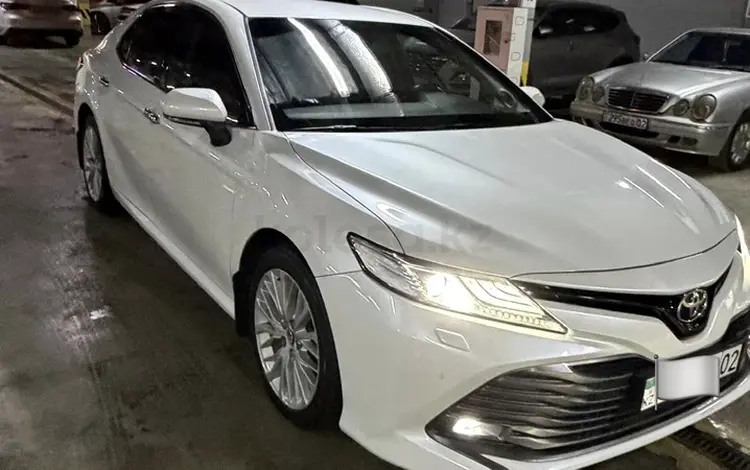 Toyota Camry 2019 года за 11 800 000 тг. в Алматы