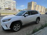 Toyota RAV4 2020 года за 12 000 000 тг. в Актобе